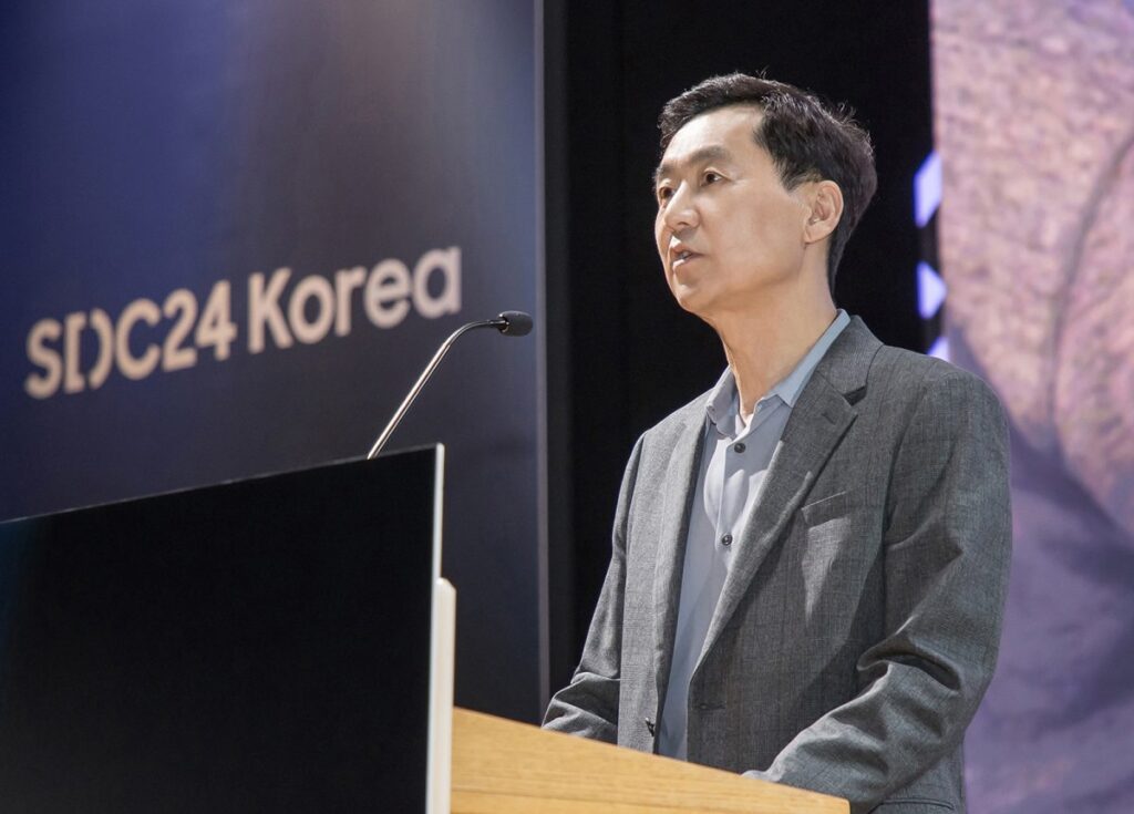 Paul Kyungwhoon Cheun, Presidente y Director de tecnología de la División Device eXperience (DX) y Director de Samsung Research.