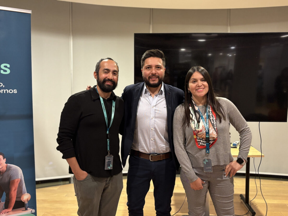Alexander Russo, Director de Marketing; Ana María Espinoza, Directora de Negocios, de 2Brains; y Andrés Aldana, Account Executive para Latinoamérica de Acquia.